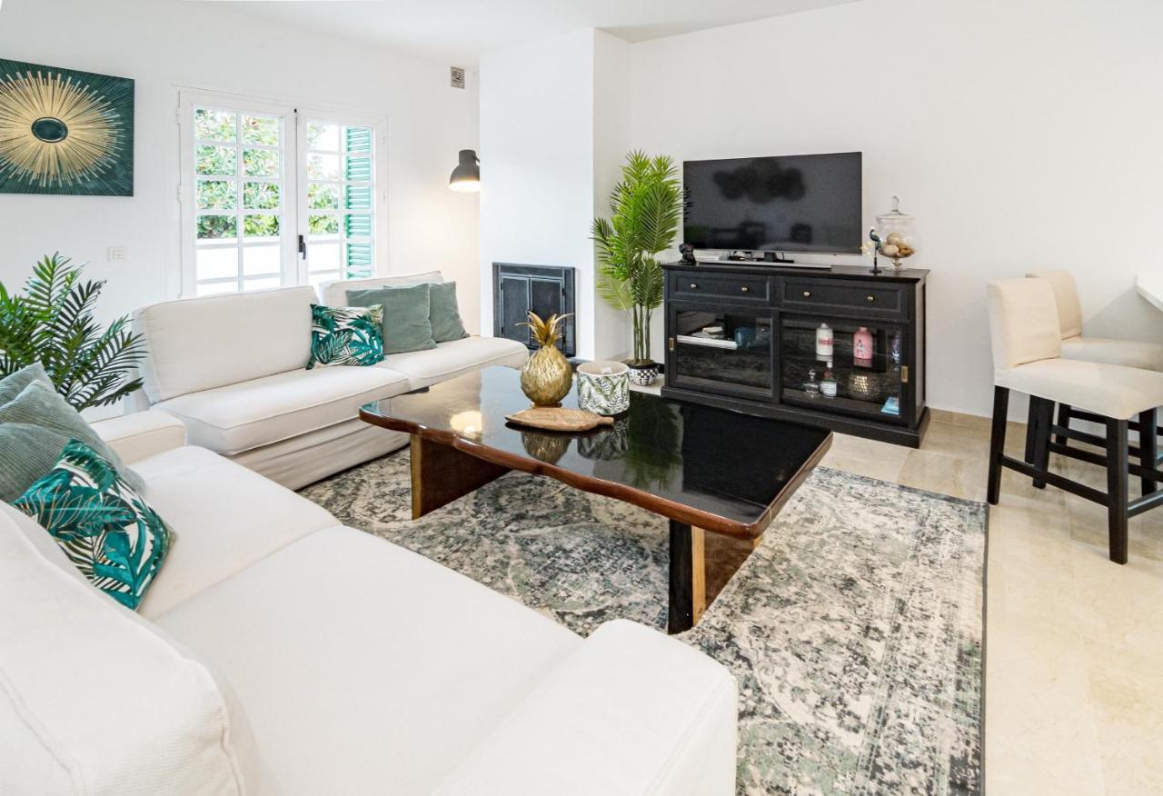 Charming And Modern 3-bedroom Duplex In Aloha Pueblo With Mountain Views Vakantiehuis *