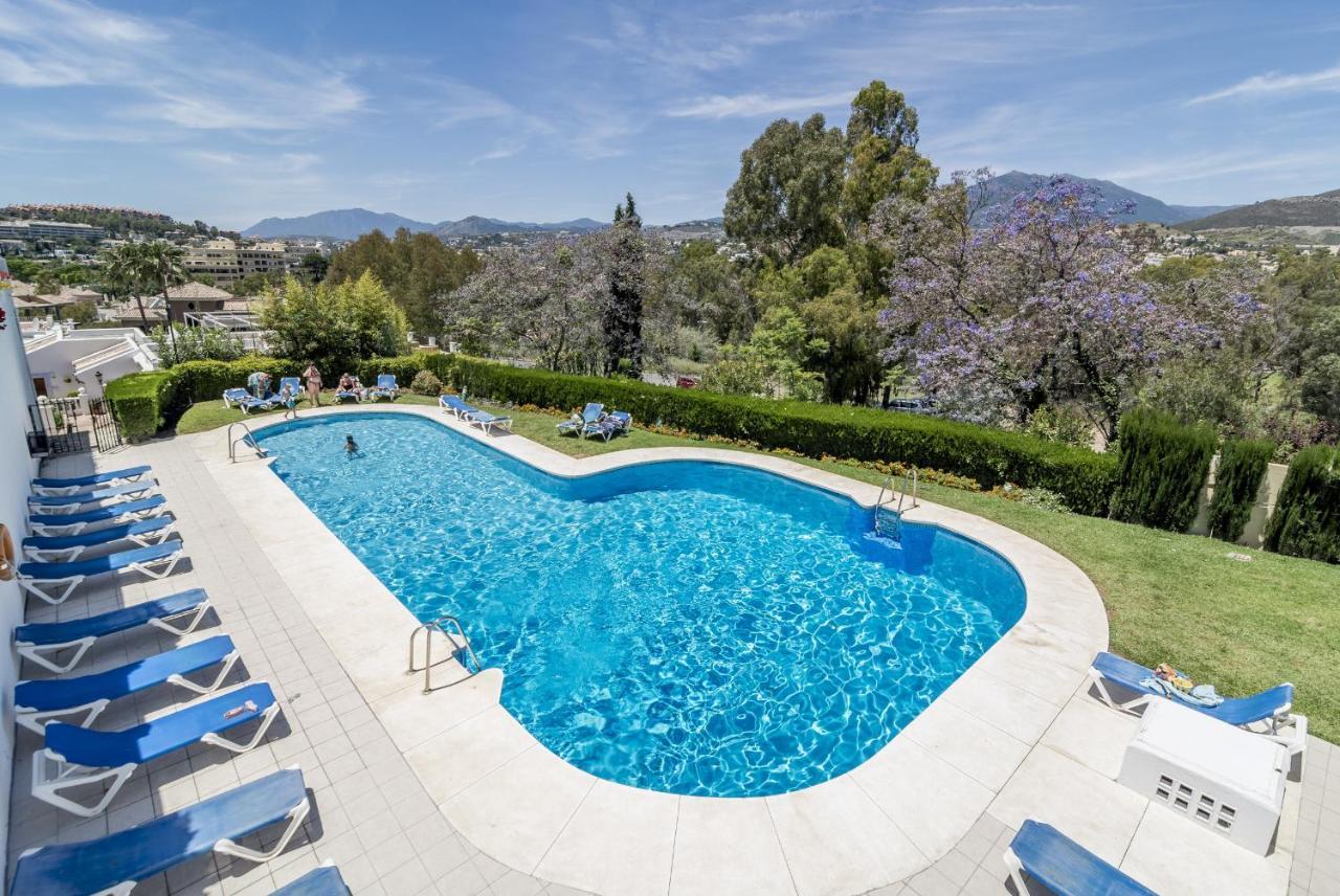 Charming And Modern 3-bedroom Duplex In Aloha Pueblo With Mountain Views Vakantiehuis Marbella