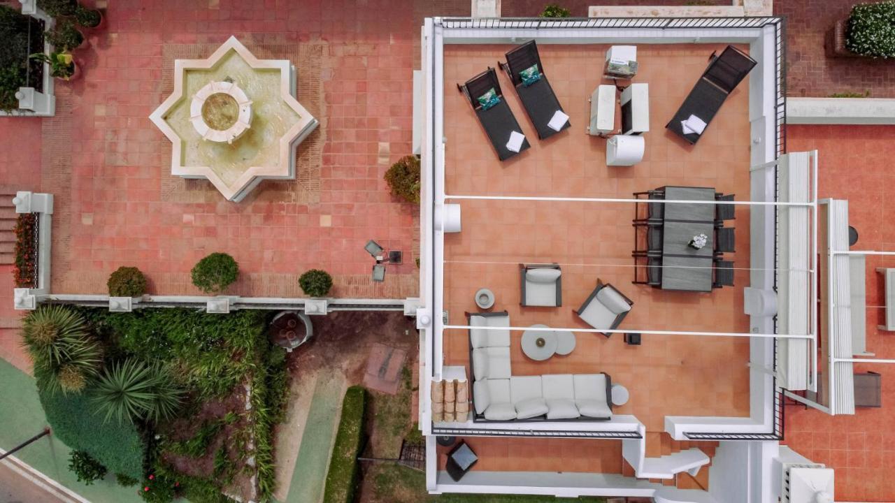 Charming And Modern 3-bedroom Duplex In Aloha Pueblo With Mountain Views Vakantiehuis Marbella