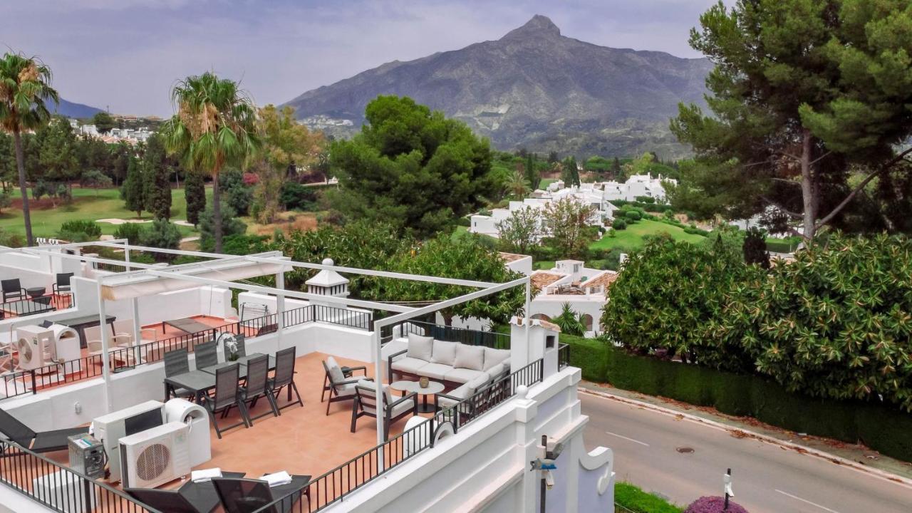 Charming And Modern 3-bedroom Duplex In Aloha Pueblo With Mountain Views Vakantiehuis Marbella